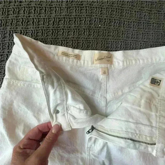 Universal Thread White Jean Shorts - Picture 3 of 8